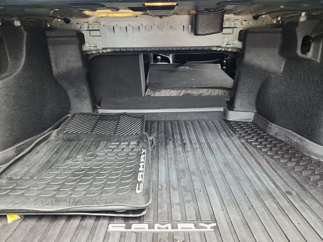 Used 2018 Toyota Camry SE w/ Moonroof Package FWD image 32