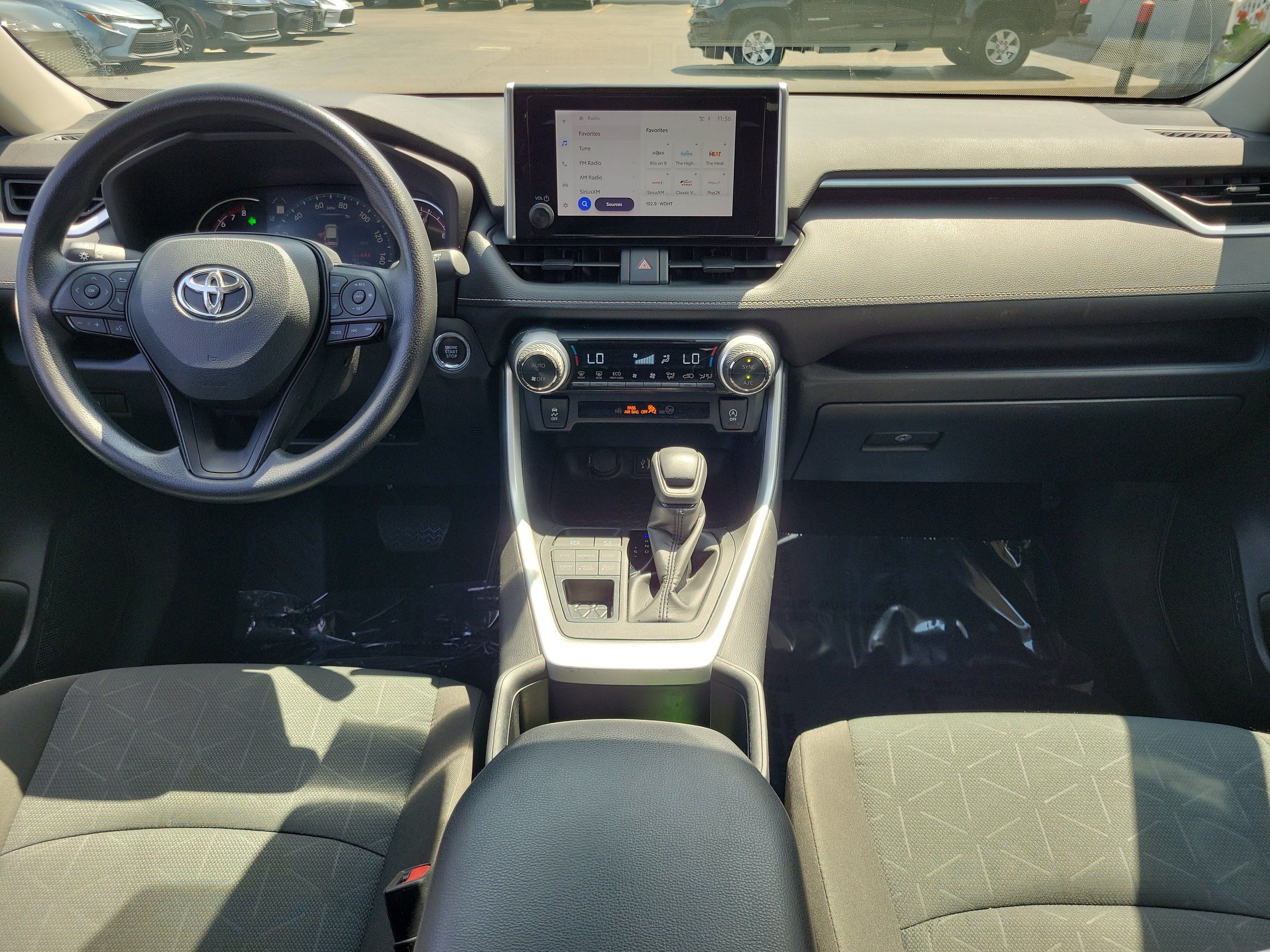 Used 2024 Toyota RAV4 XLE AWD/4WD image 9