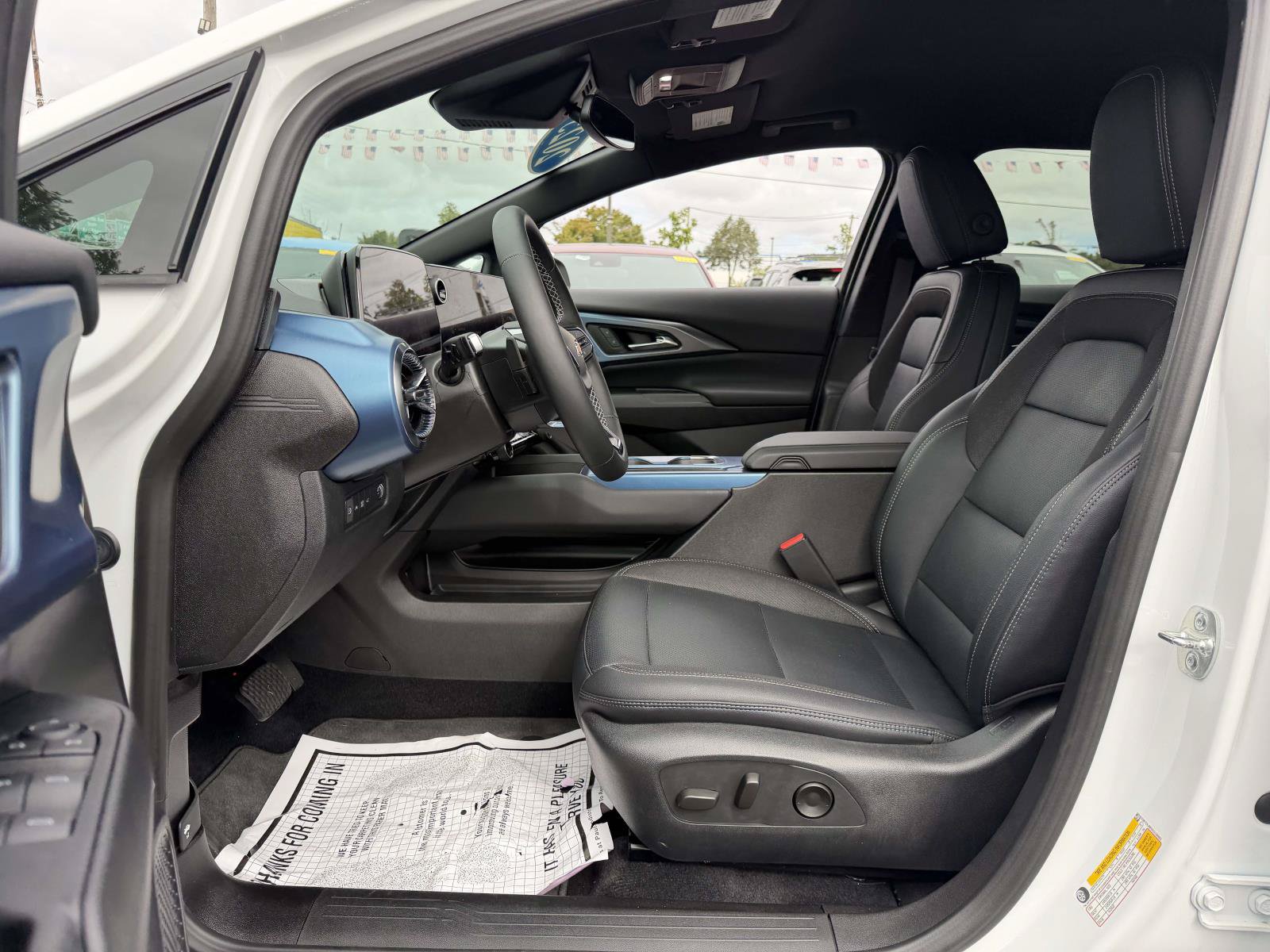 Used 2025 Chevrolet Equinox EV LT w/ Convenience Package FWD image 10