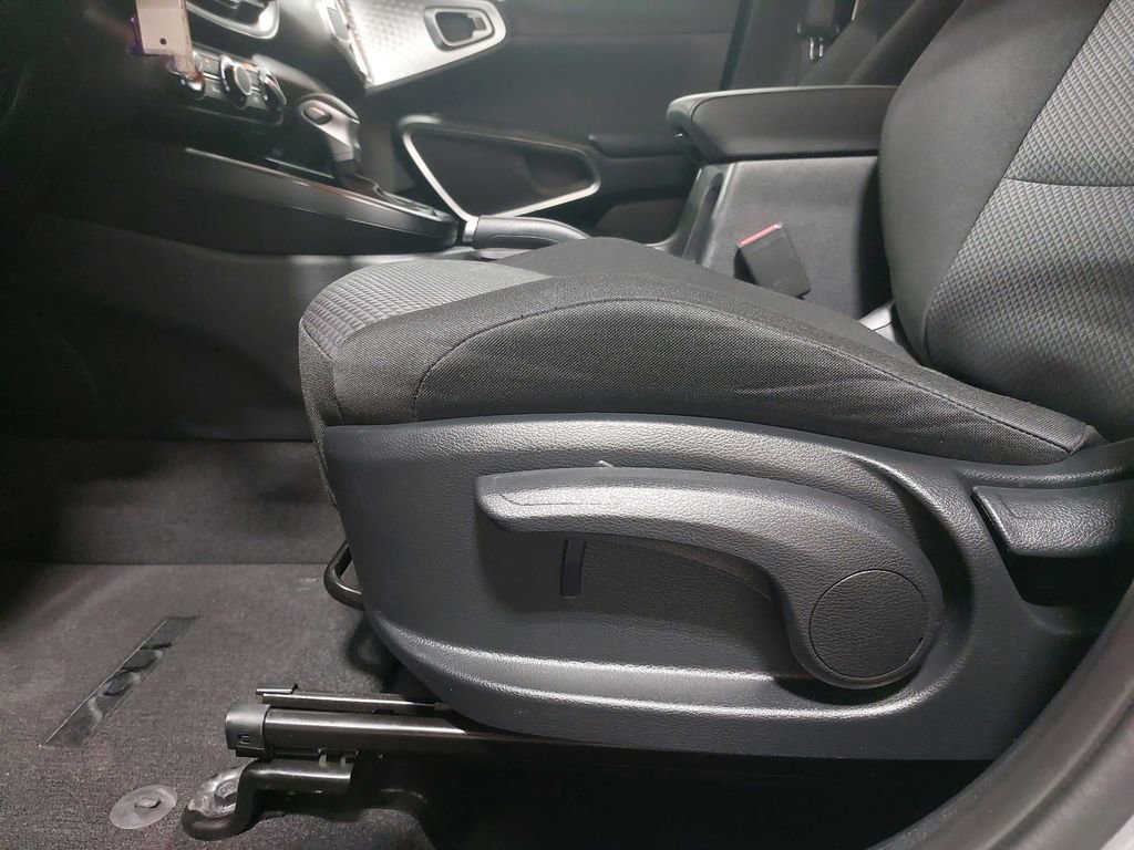 Used 2025 Kia Soul LX w/ LX Technology Package image 28