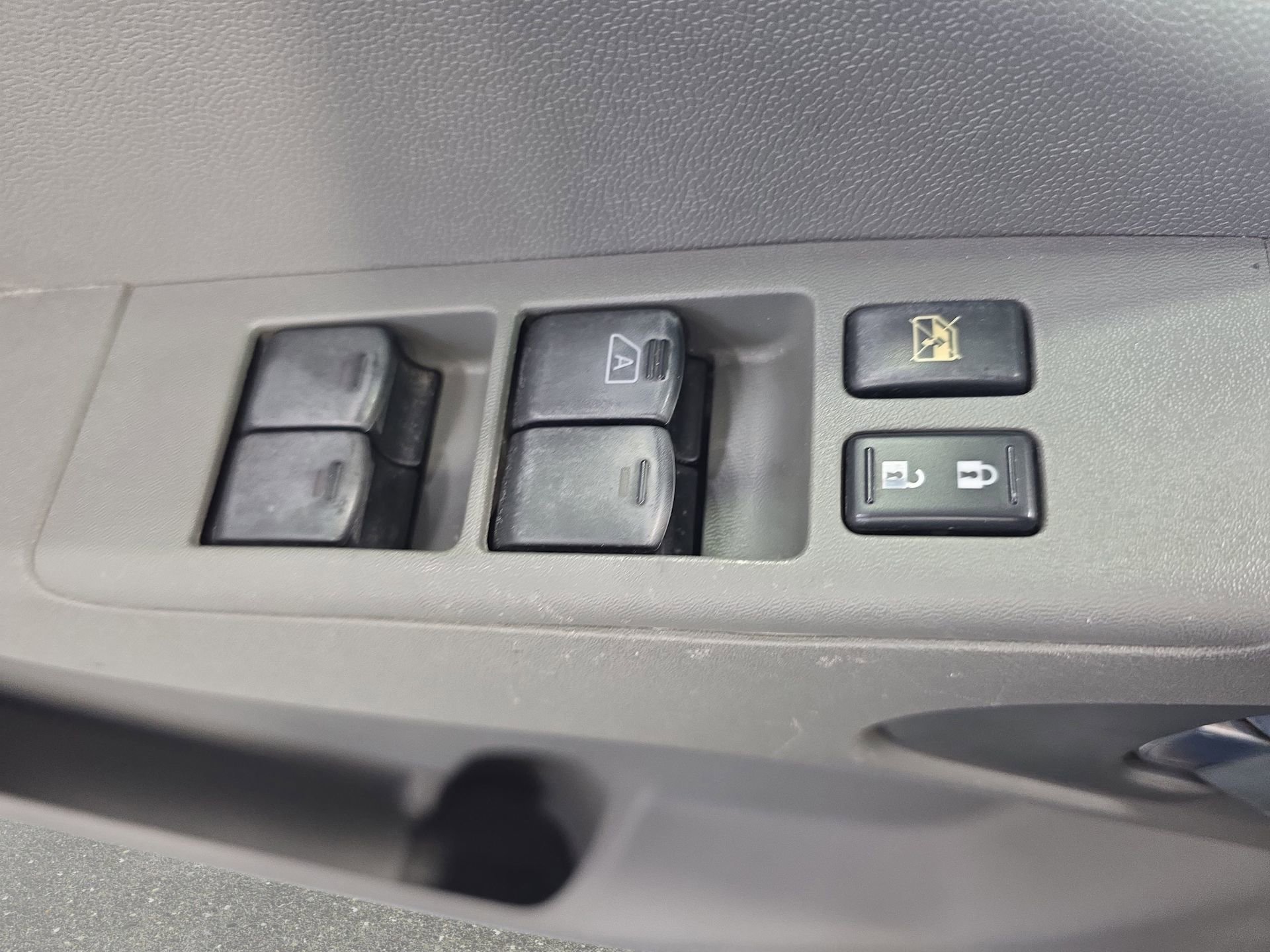 Used 2012 Nissan Frontier SV w/ SV Premium Utility Pkg image 25