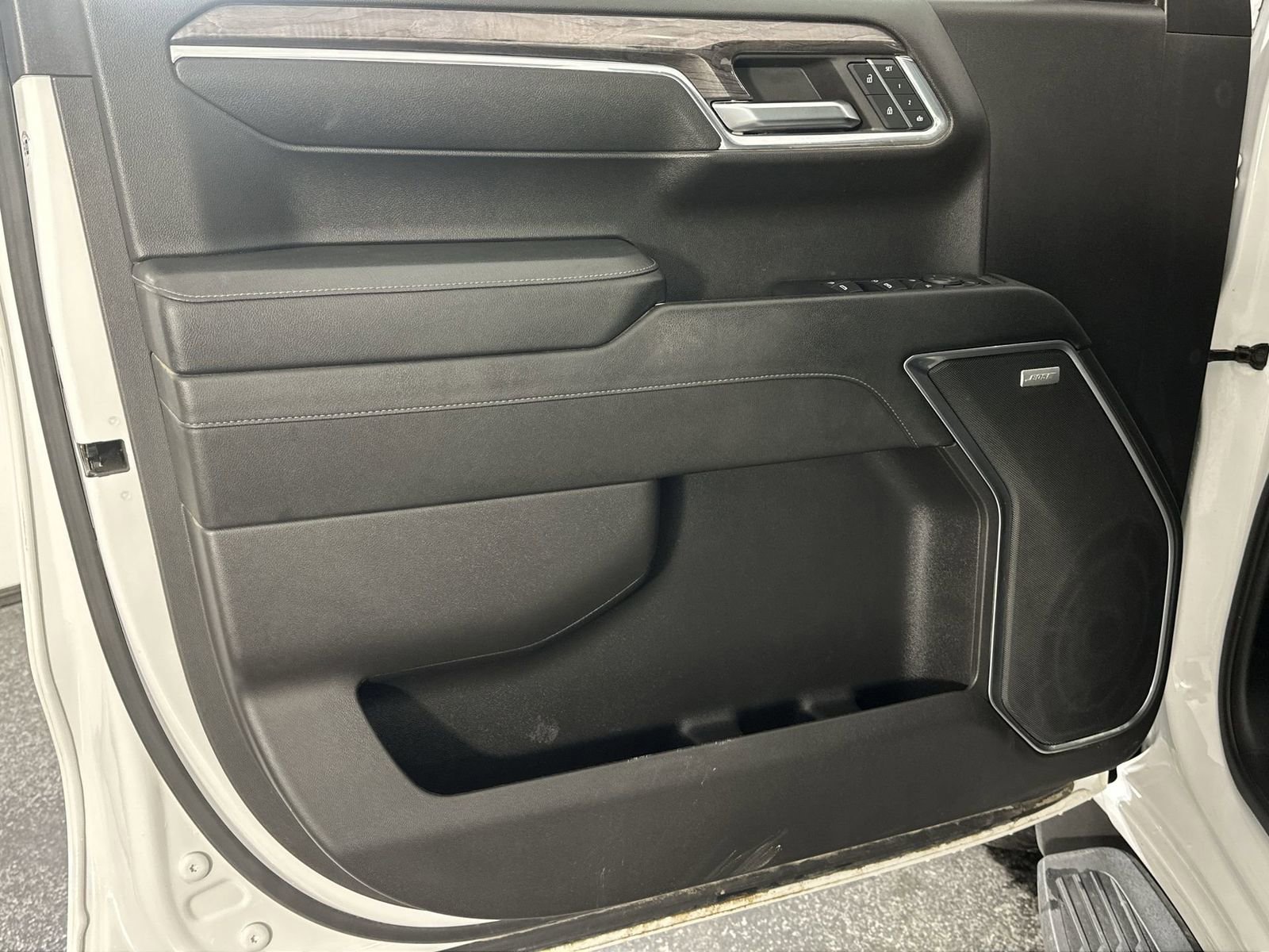 Used 2024 Chevrolet Silverado 1500 LTZ image 31