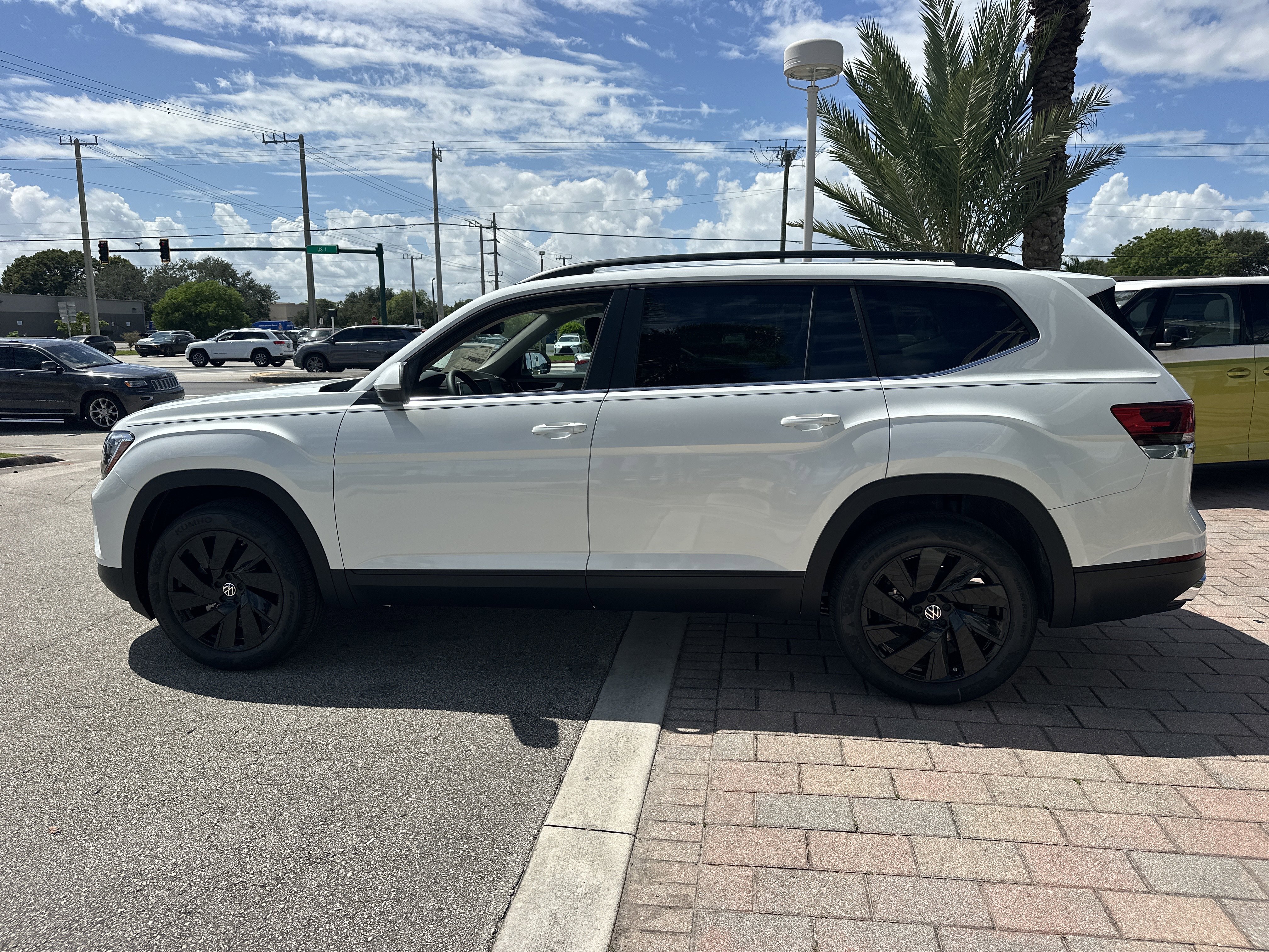 New 2026 Volkswagen Atlas SE image 10