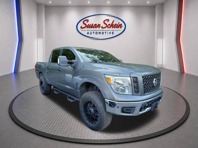 Used 2019 Nissan Titan SV w/ SV Convenience Package AWD/4WD image 3