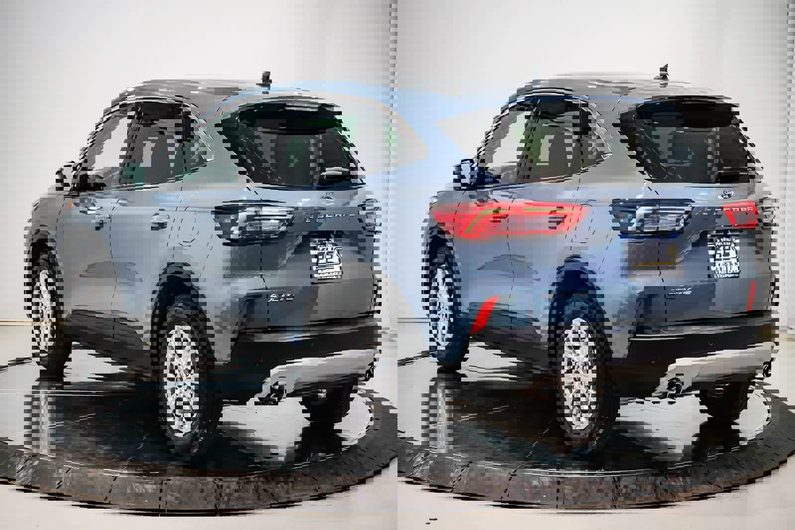 Used 2024 Ford Escape Active w/ Tech Pack #2 image 2