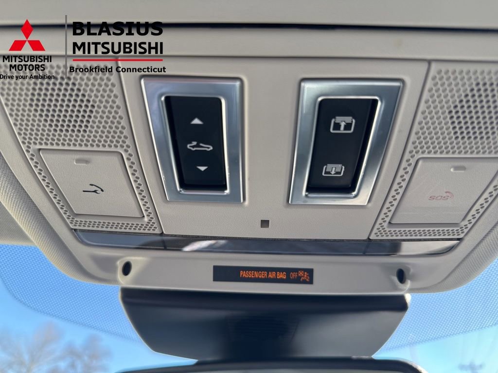 Used 2017 Jaguar XE Premium image 30