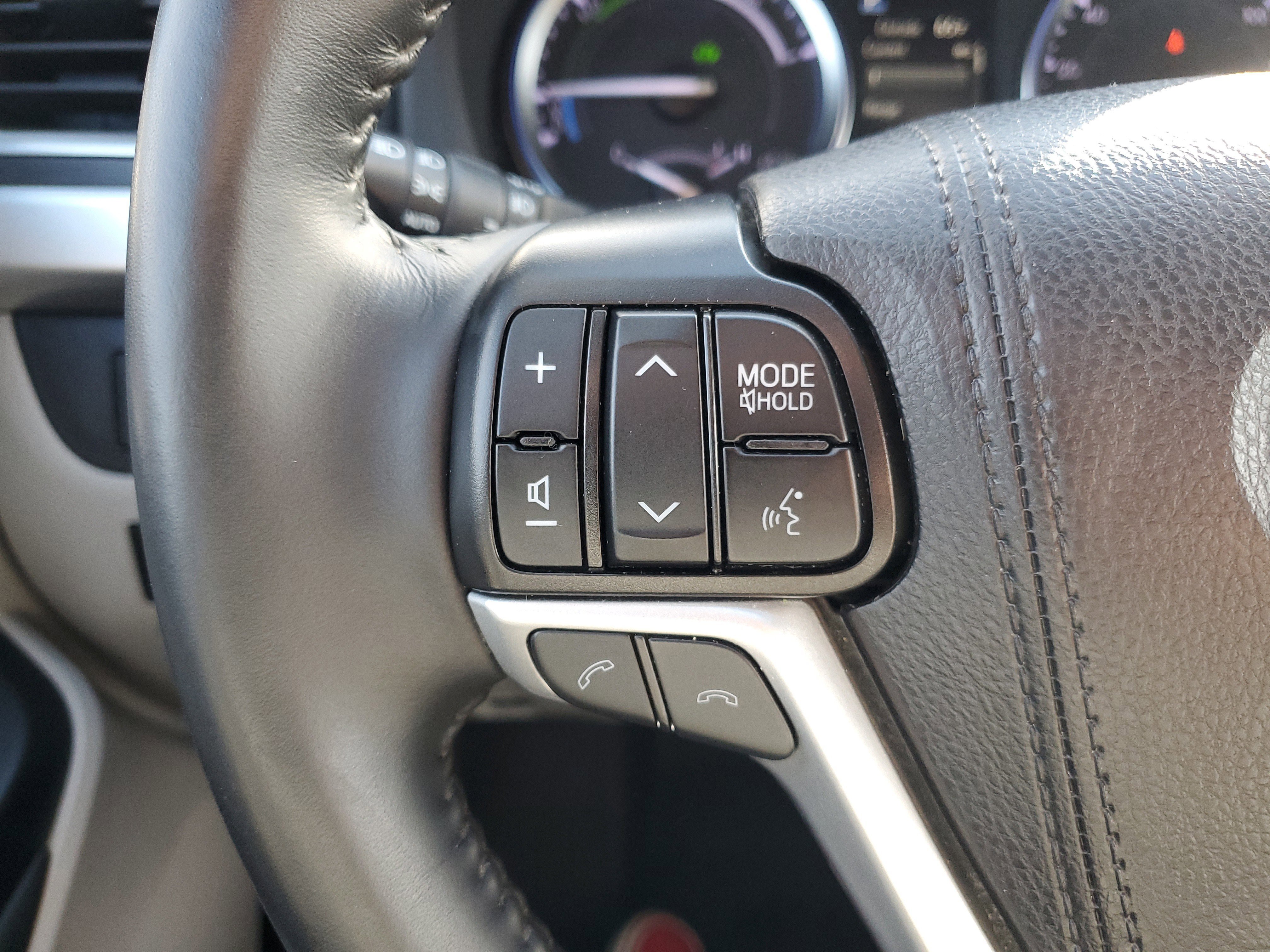 Used 2019 Toyota Highlander XLE image 29