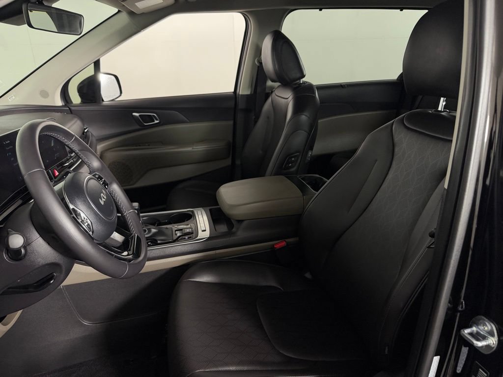 Used 2025 Kia Carnival EX FWD image 24