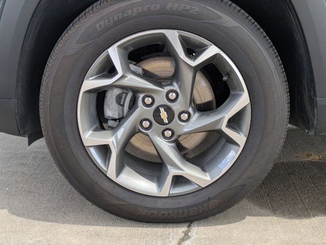 Used 2025 Chevrolet Trax LT FWD image 9