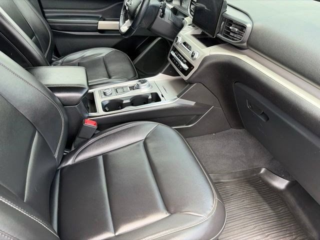Used 2022 Ford Explorer XLT w/ Equipment Group 202A AWD/4WD image 41
