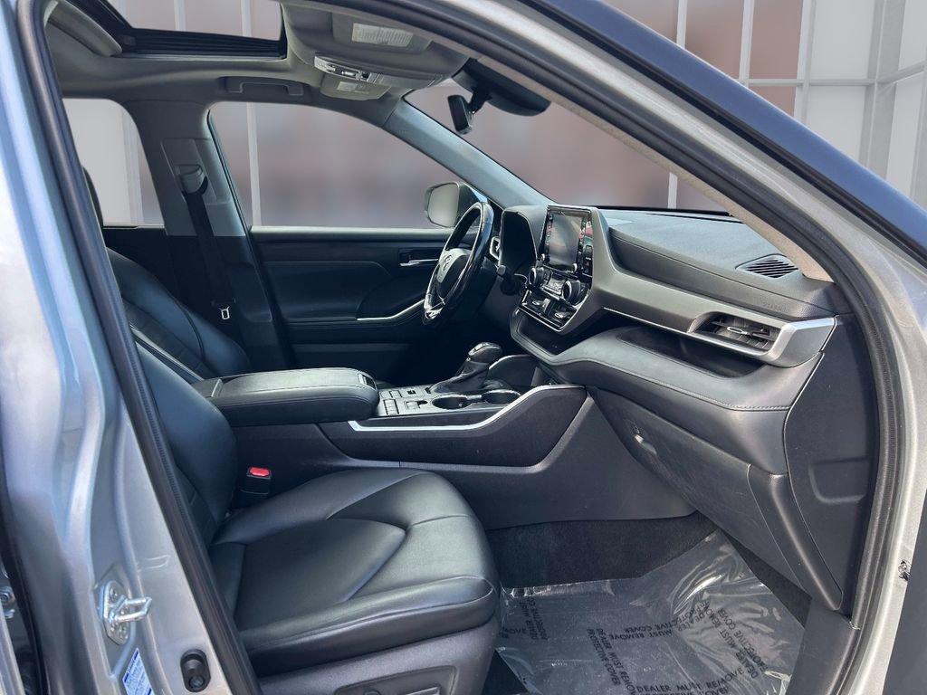 Used 2020 Toyota Highlander XLE image 19