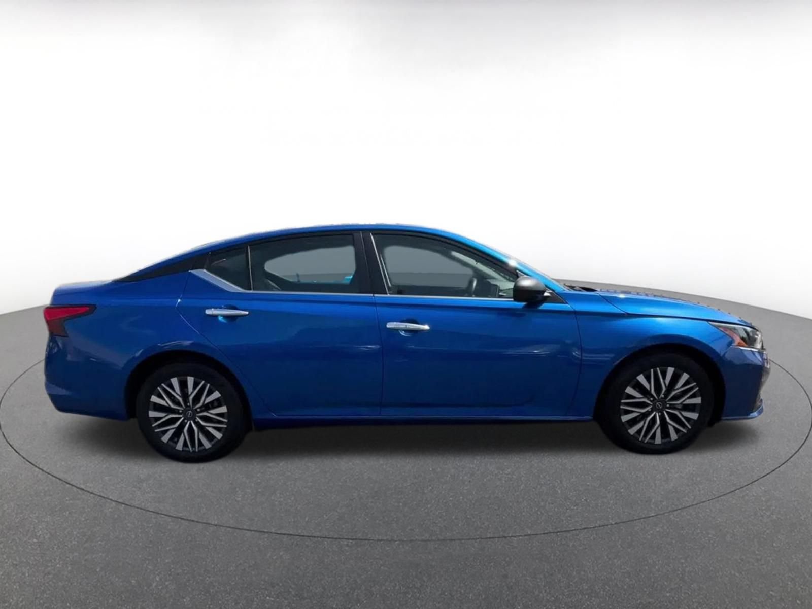 Used 2025 Nissan Altima 2.5 SV FWD image 16