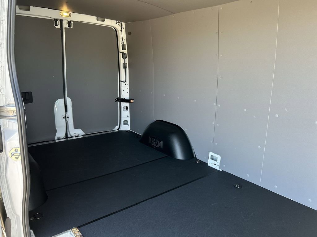 Used 2025 Mercedes-Benz Sprinter 2500 image 25