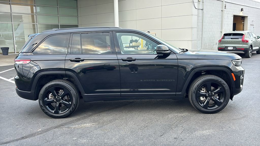 Used 2025 Jeep Grand Cherokee Limited w/ Black Appearance Package AWD/4WD image 28
