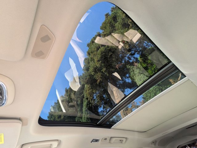 Used 2016 Volvo XC90 T6 Momentum w/ Momentum Plus Package image 17