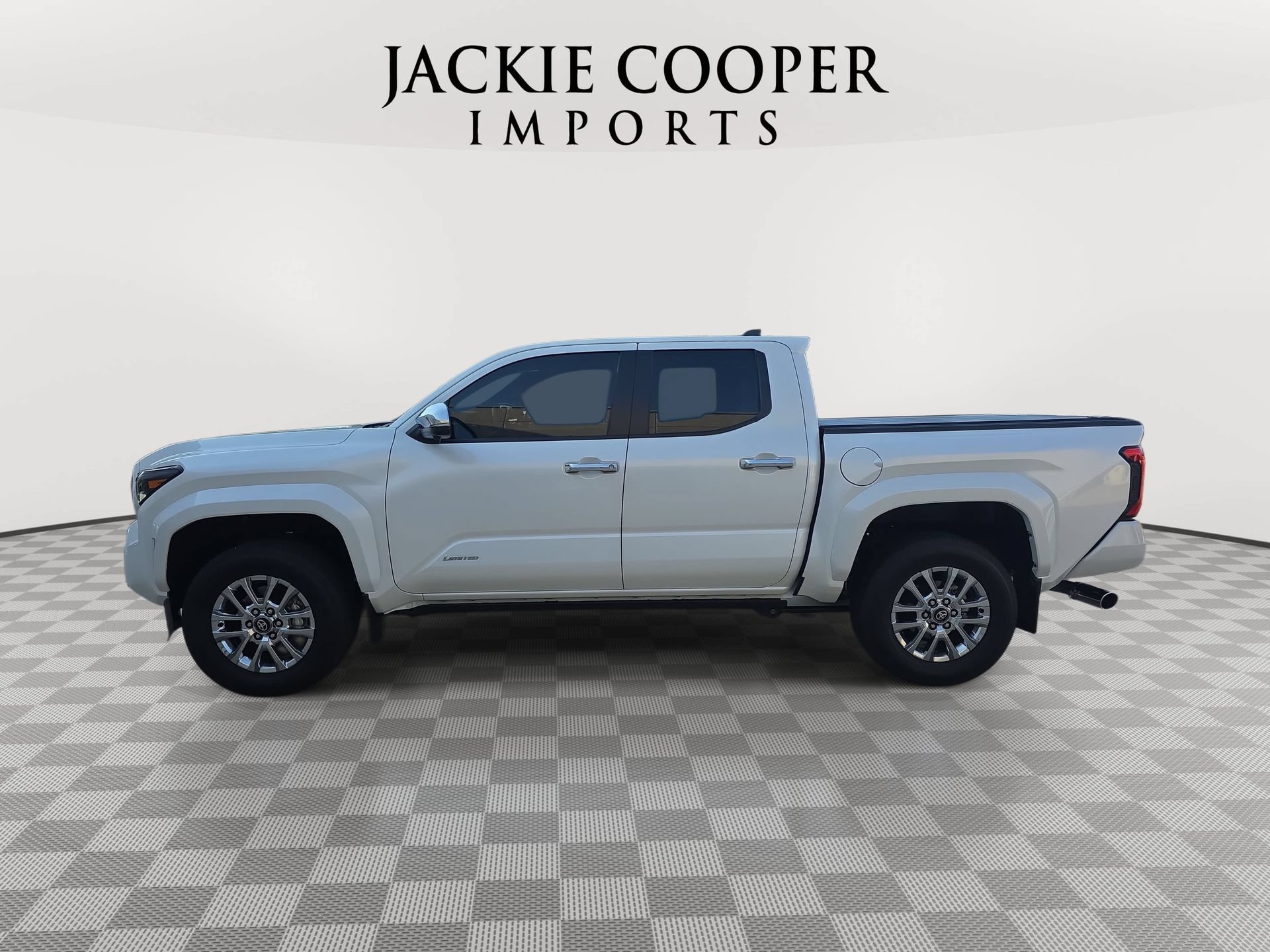 Used 2025 Toyota Tacoma Limited AWD/4WD image 8