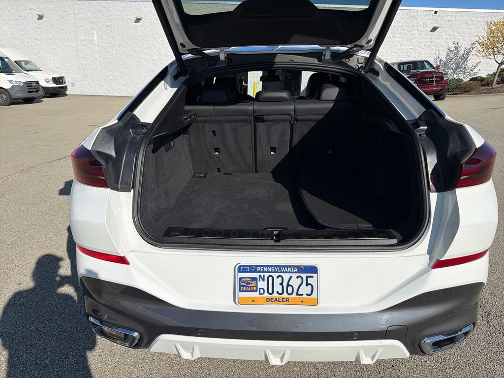 Used 2021 BMW X6 xDrive40i w/ M Sport Package image 29