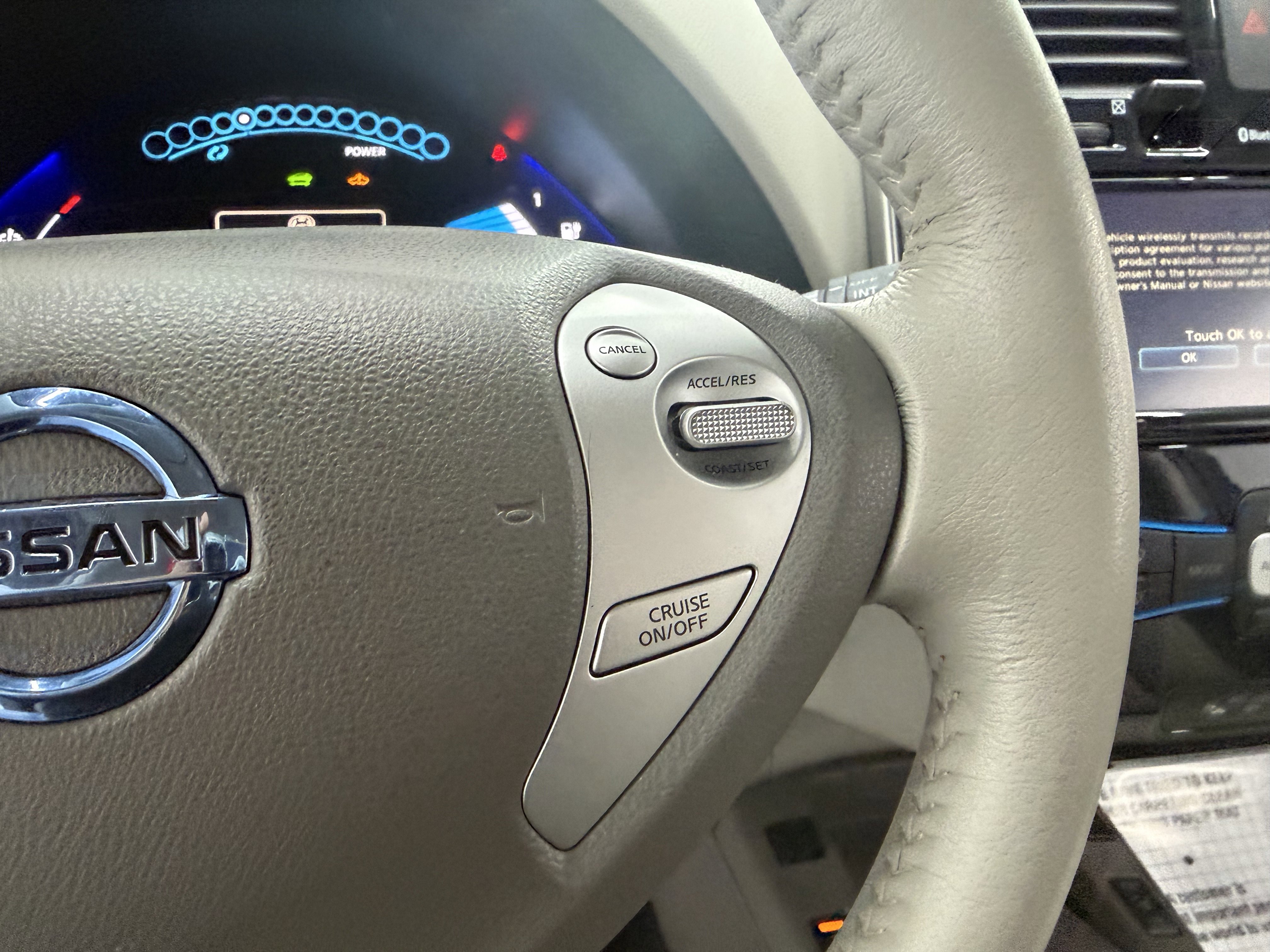 Used 2012 Nissan Leaf SV image 17