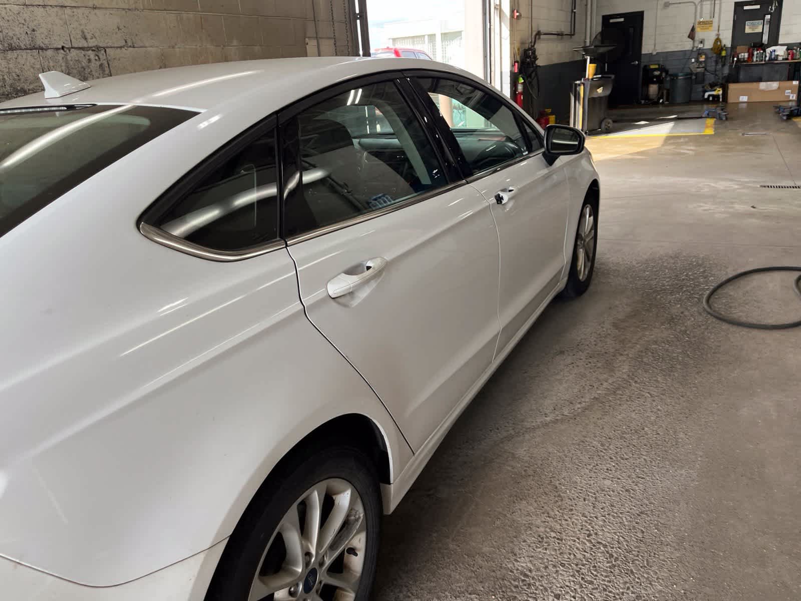 Used 2020 Ford Fusion SE FWD image 11