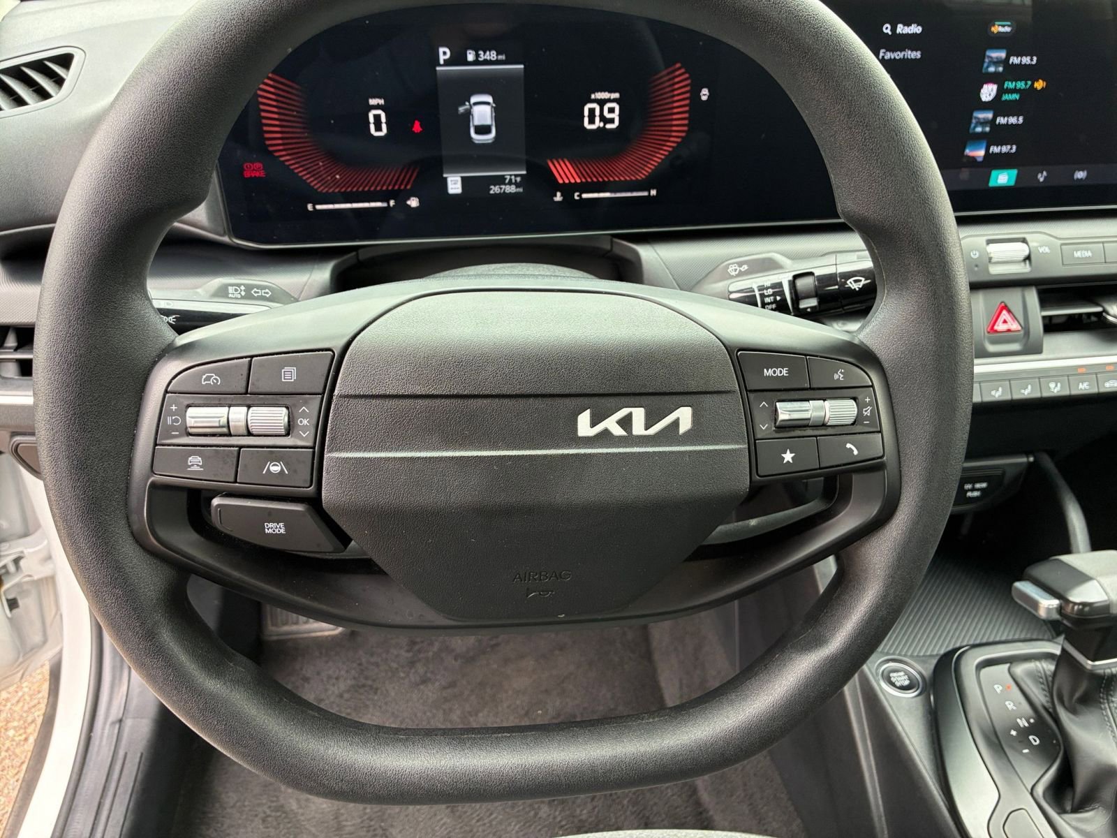 Used 2025 Kia K4 LXS image 27