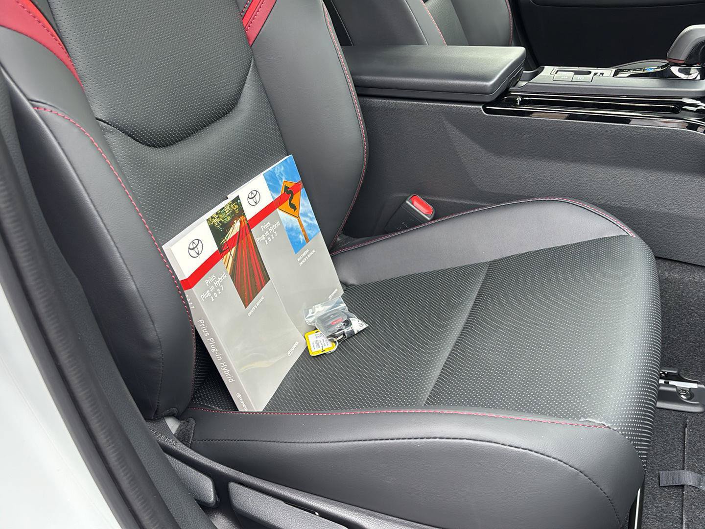 New 2027 Toyota Prius Plug-In Hybrid FWD image 10