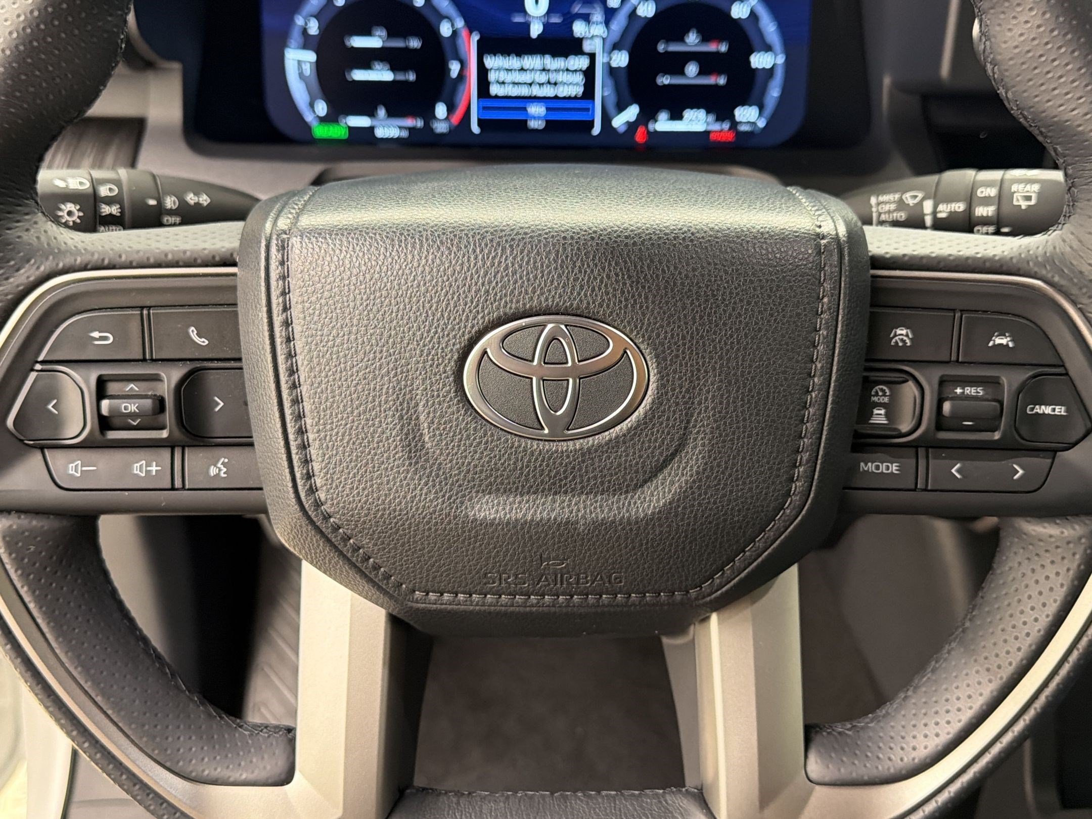 Used 2025 Toyota 4Runner Platinum AWD/4WD image 11