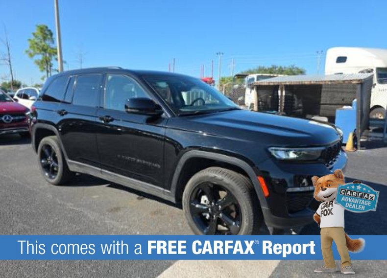 Used 2023 Jeep Grand Cherokee Limited w/ Black Appearance Package AWD/4WD image 3