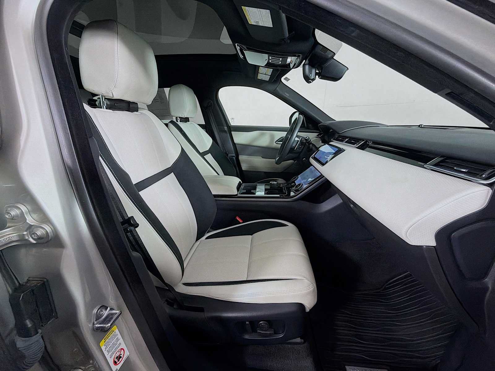 Used 2020 Land Rover Range Rover Velar R-Dynamic S AWD/4WD image 28