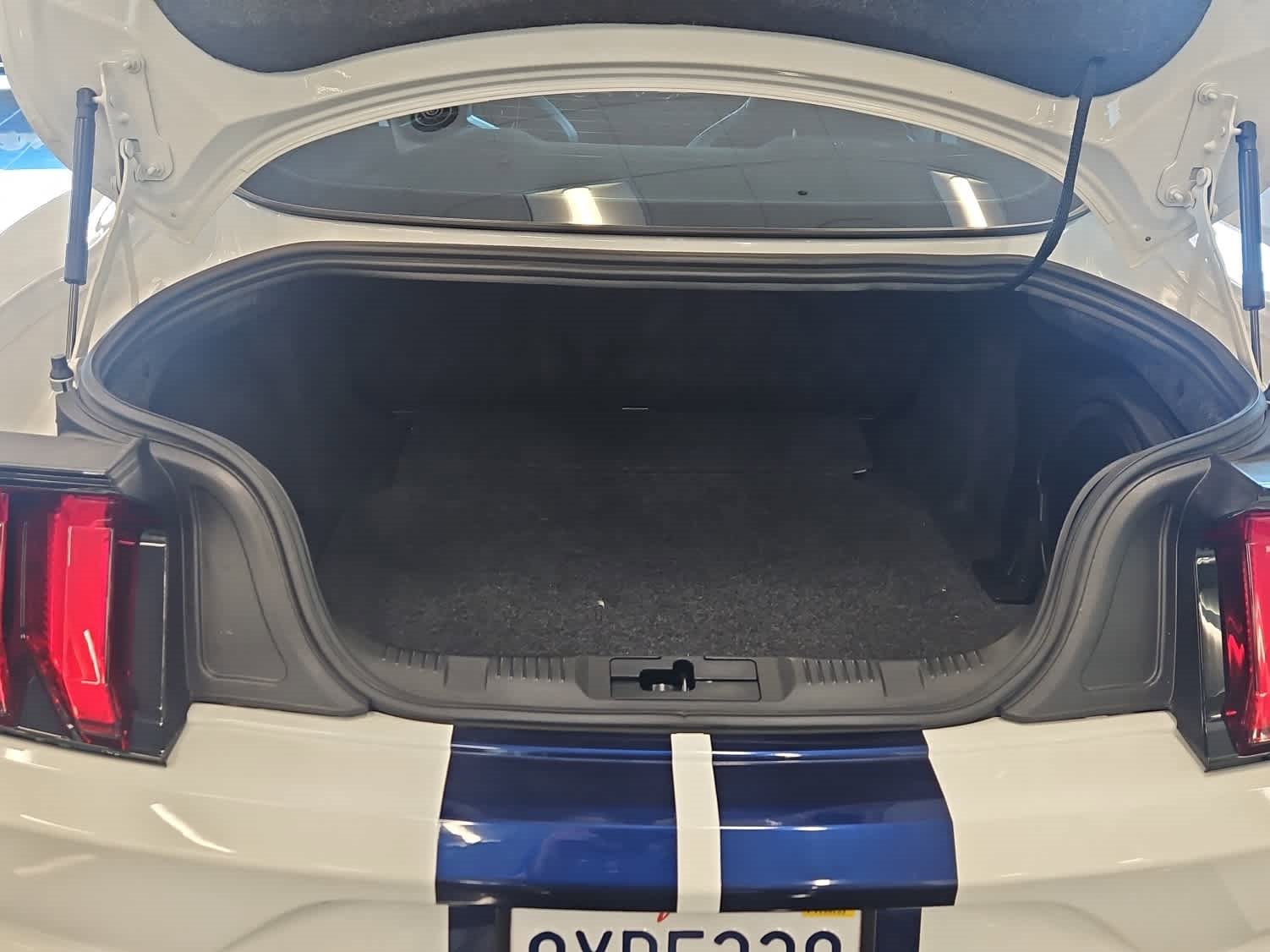 Certified 2020 Ford Mustang Shelby GT500 w/ Carbon Fiber Track Pack image 8