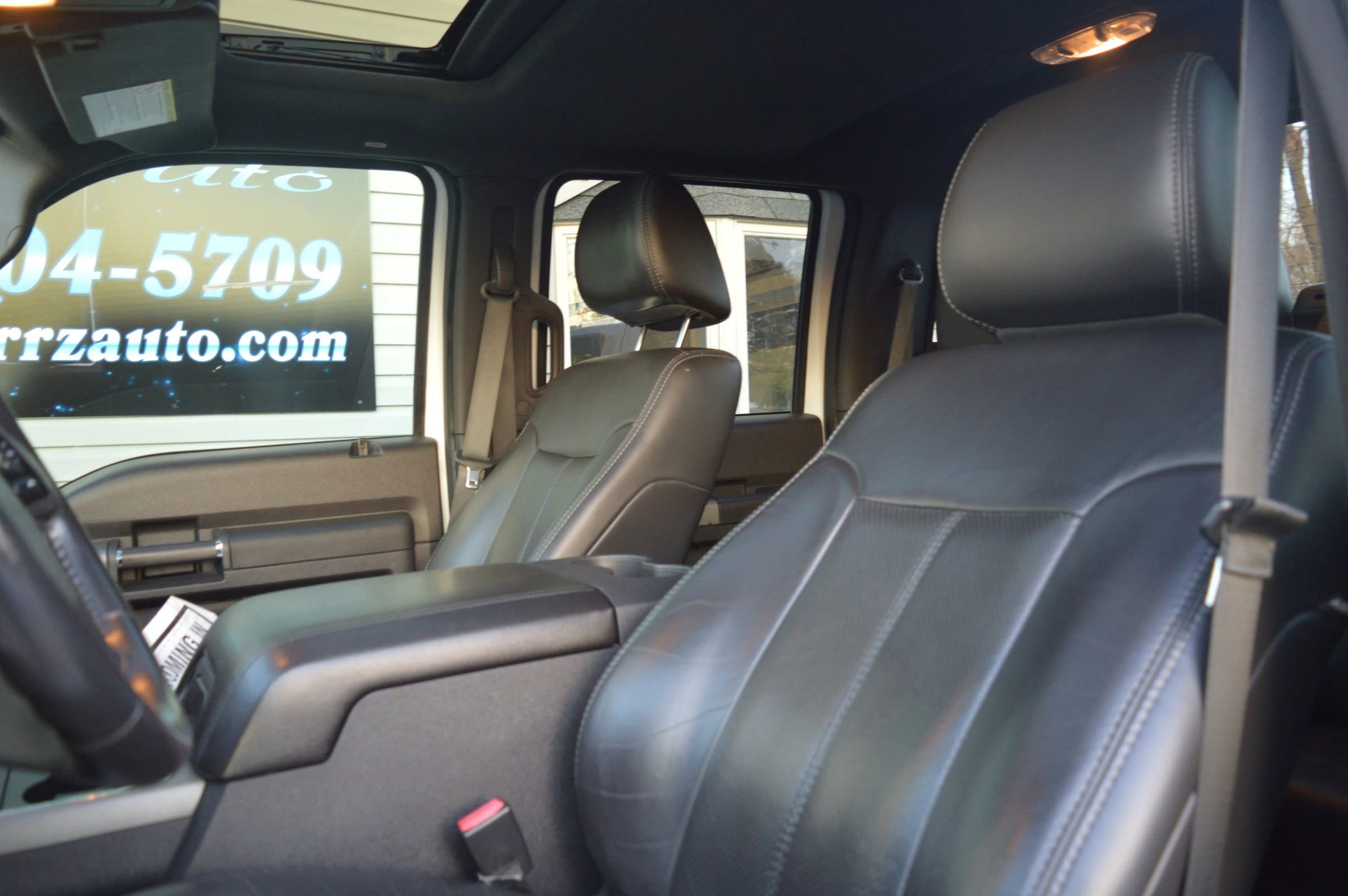 Used 2011 Ford F350 Lariat w/ Lariat Interior Pkg image 9