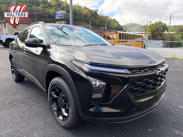 New 2026 Chevrolet Trax LT w/ Sunroof Package FWD image 1