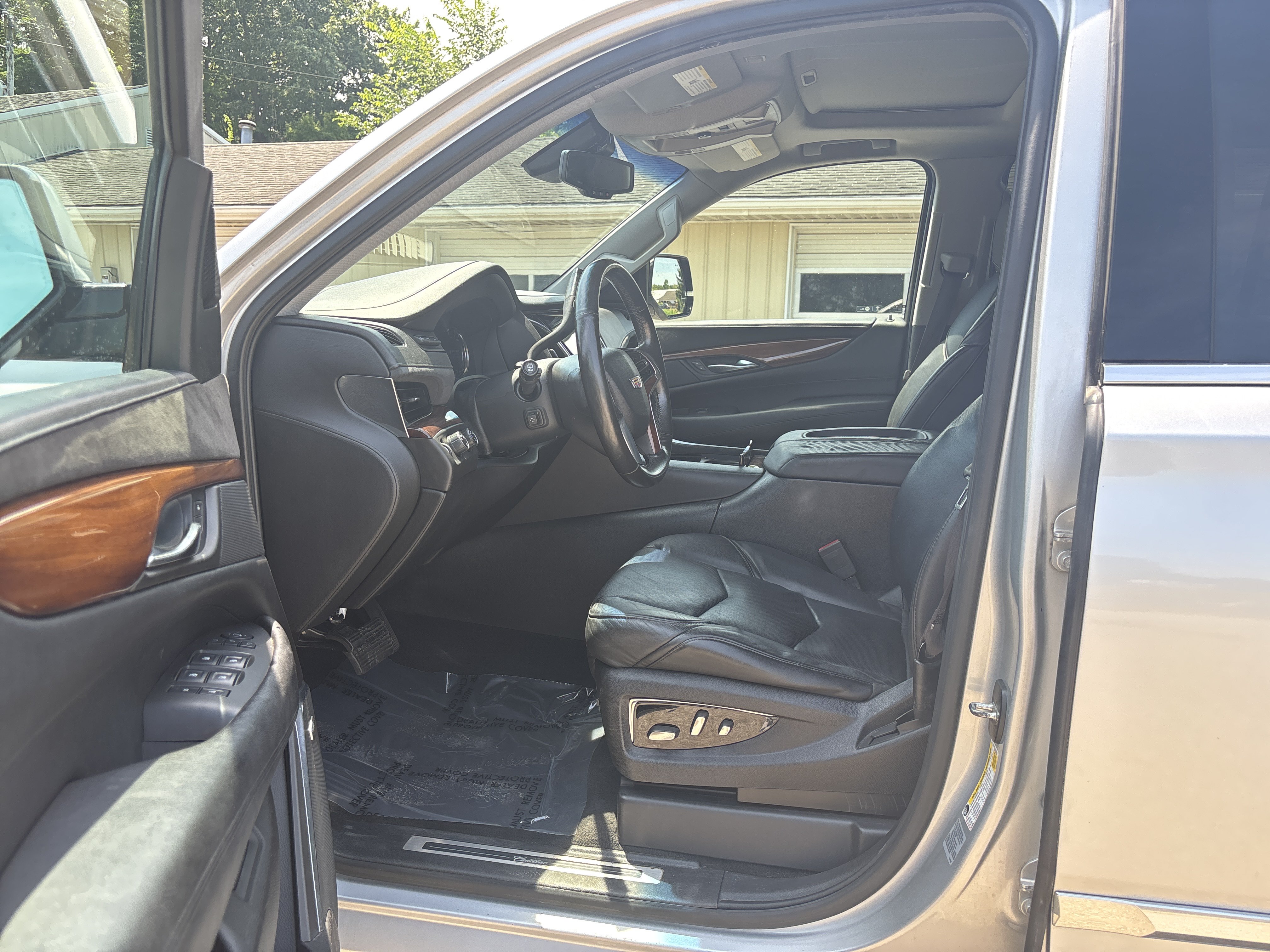 Used 2016 Cadillac Escalade ESV Luxury AWD/4WD image 14