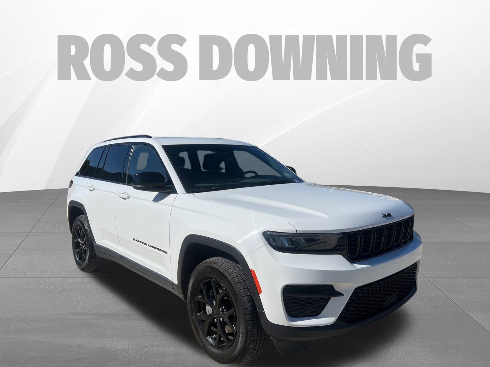 Used 2024 Jeep Grand Cherokee Altitude image 3