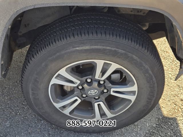 Used 2016 Toyota Tacoma TRD Sport w/ Towing Package image 9