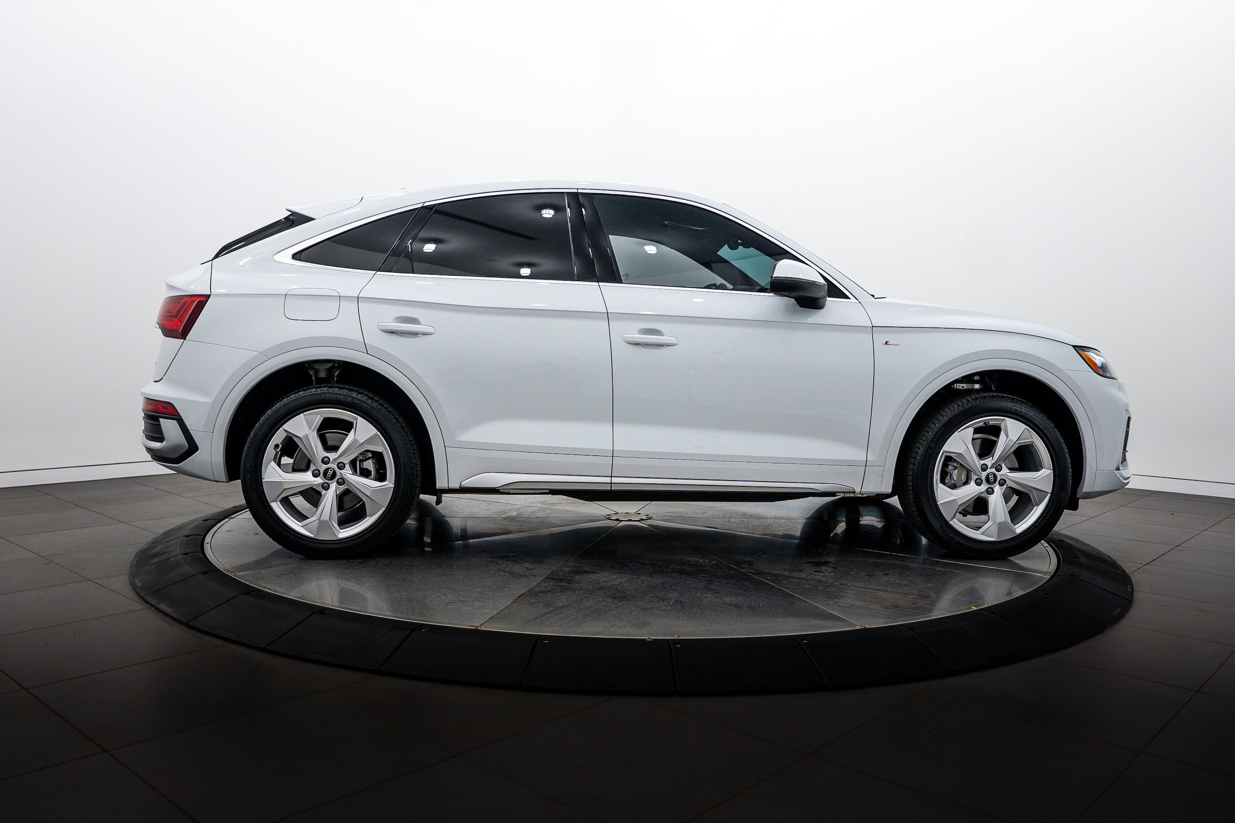 Certified 2024 Audi Q5 2.0T Premium Plus w/ Premium Plus Package AWD/4WD image 3