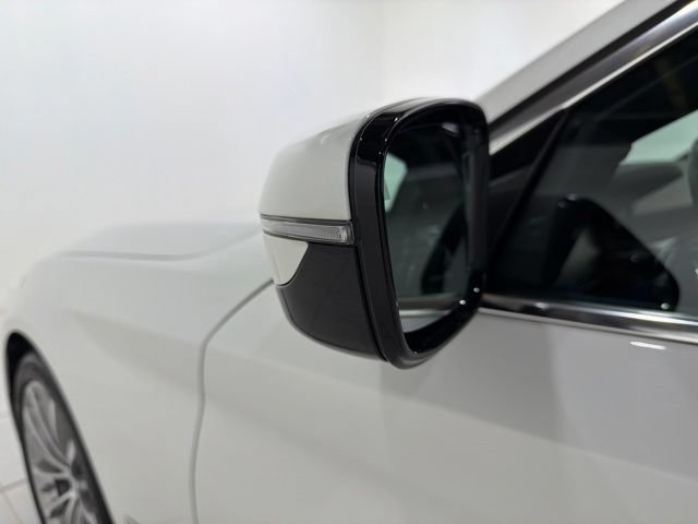 Certified 2023 BMW 530i xDrive w/ Convenience Package AWD/4WD image 9