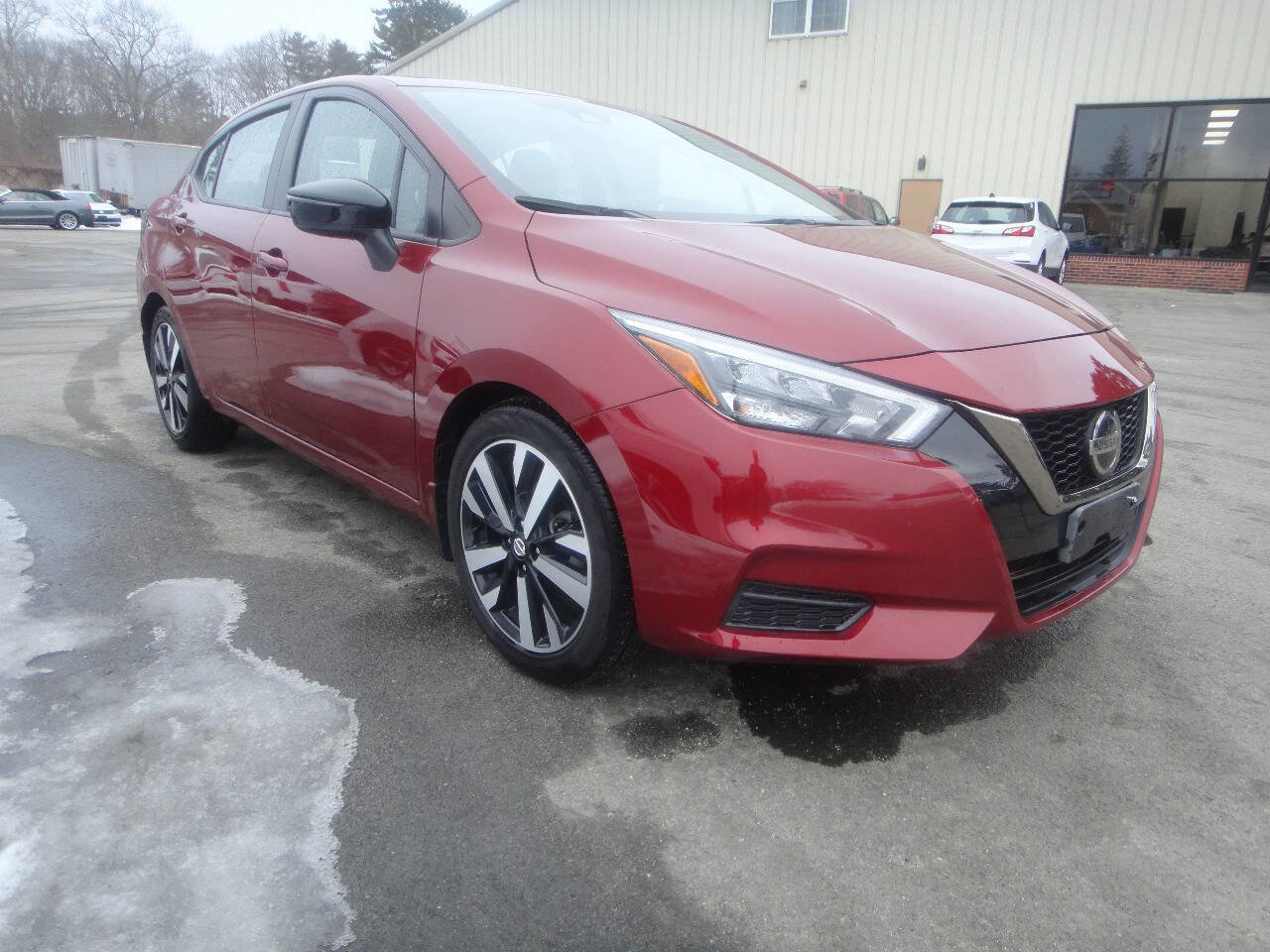 Used 2022 Nissan Versa SR w/ Convenience Package FWD image 3