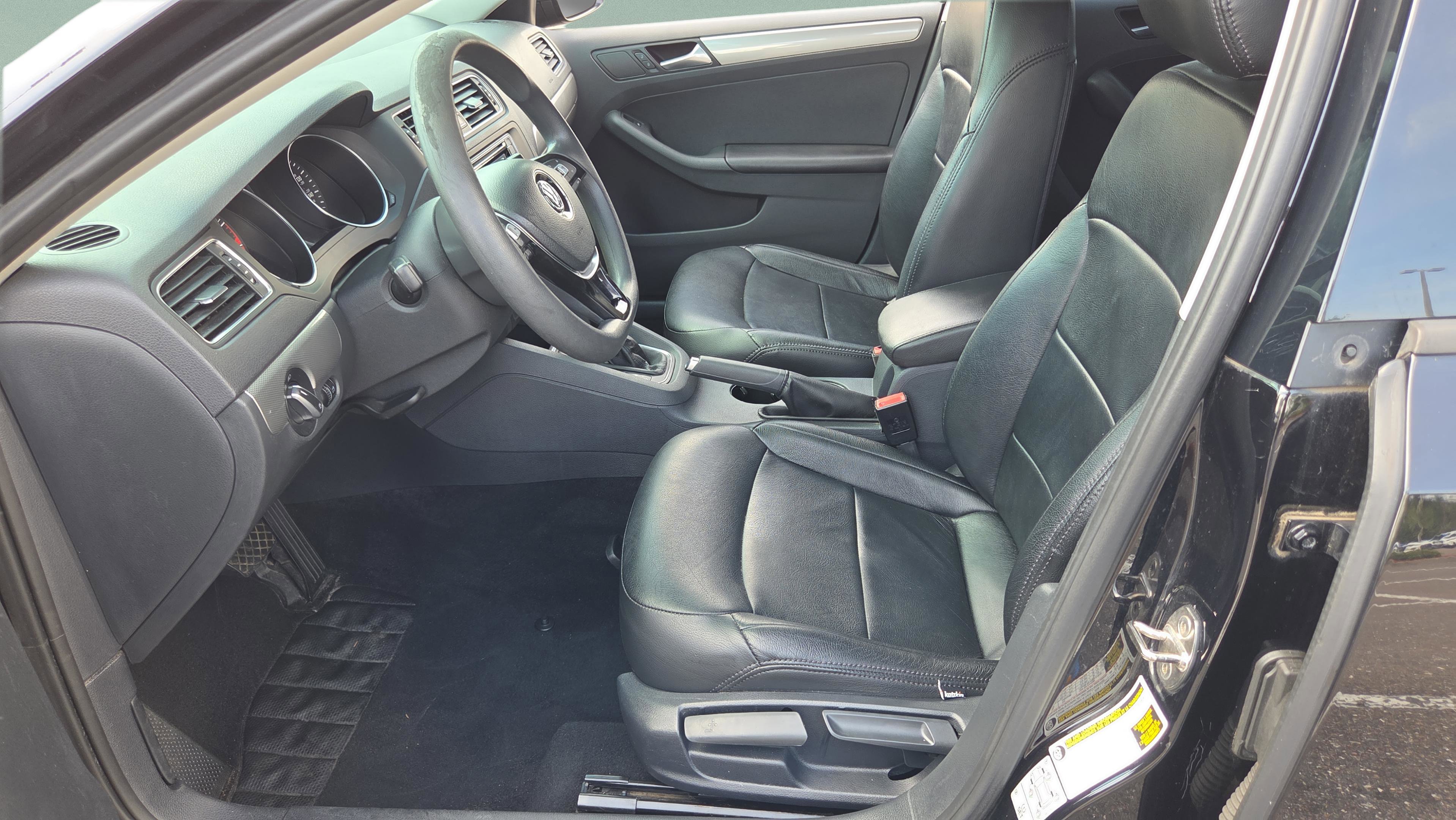 Used 2016 Volkswagen Jetta SE FWD image 9