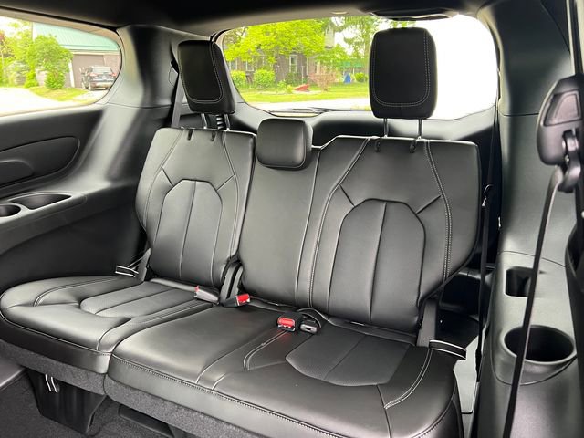 New 2027 Chrysler Pacifica Select AWD/4WD image 7