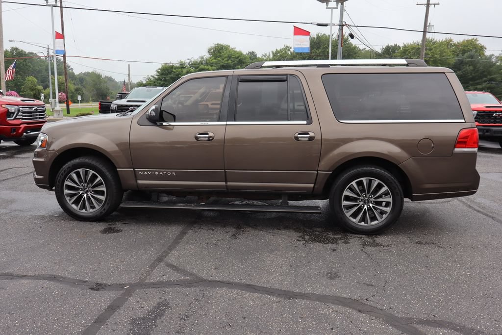 Used 2017 Lincoln Navigator L Select AWD/4WD image 38