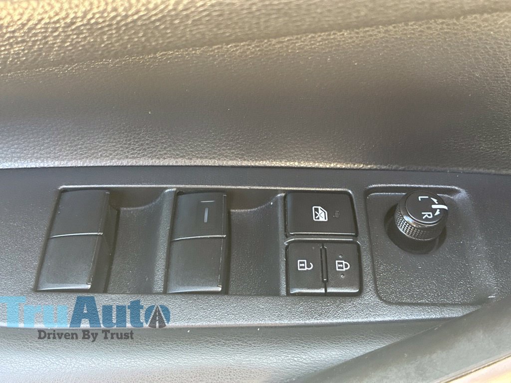 Used 2022 Toyota Corolla SE FWD image 21
