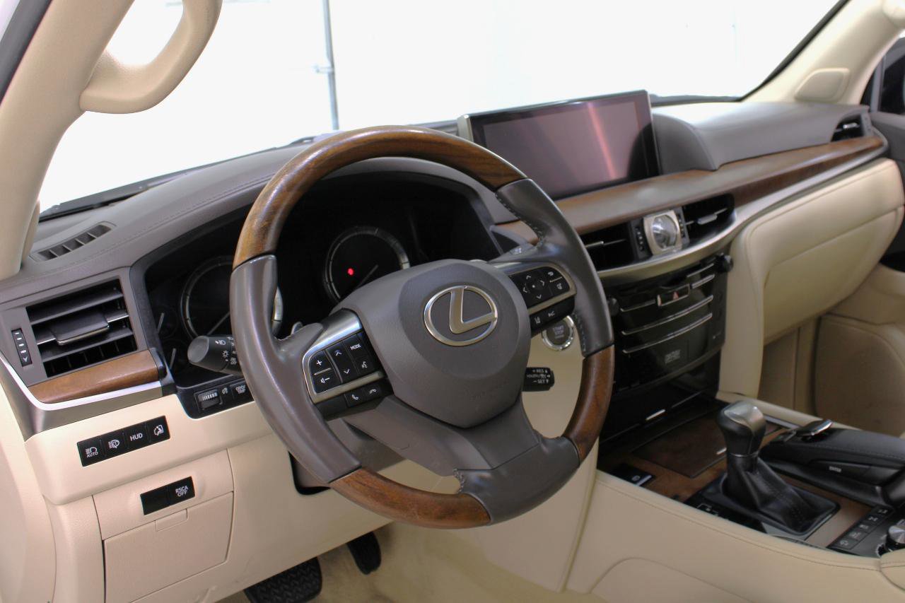 Used 2017 Lexus LX 570 4WD w/ Luxury Package image 31
