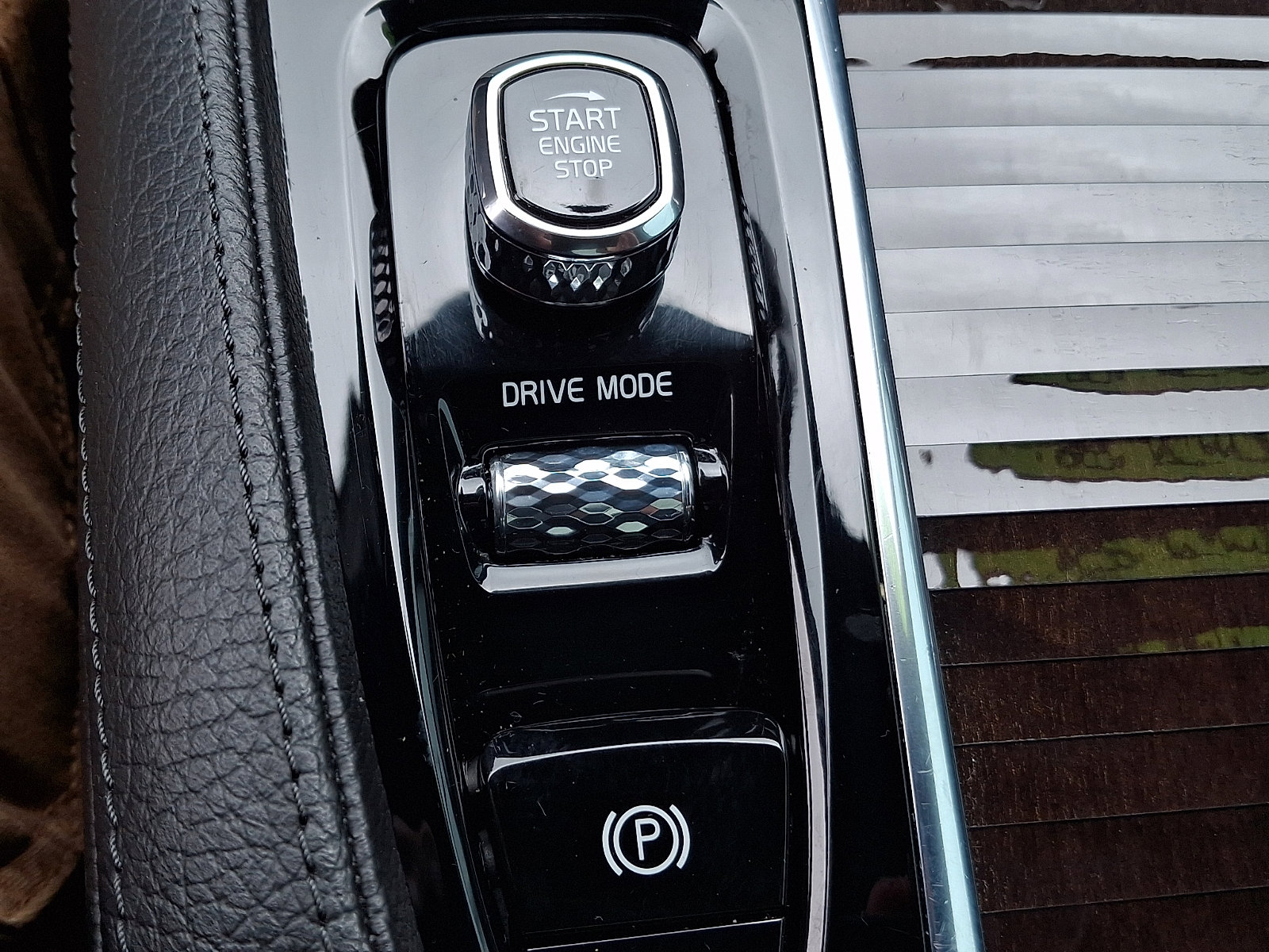 Used 2018 Volvo S90 T5 Momentum w/ Convenience Package image 25