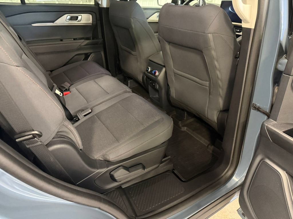 Used 2025 Ford Explorer Active AWD/4WD image 27