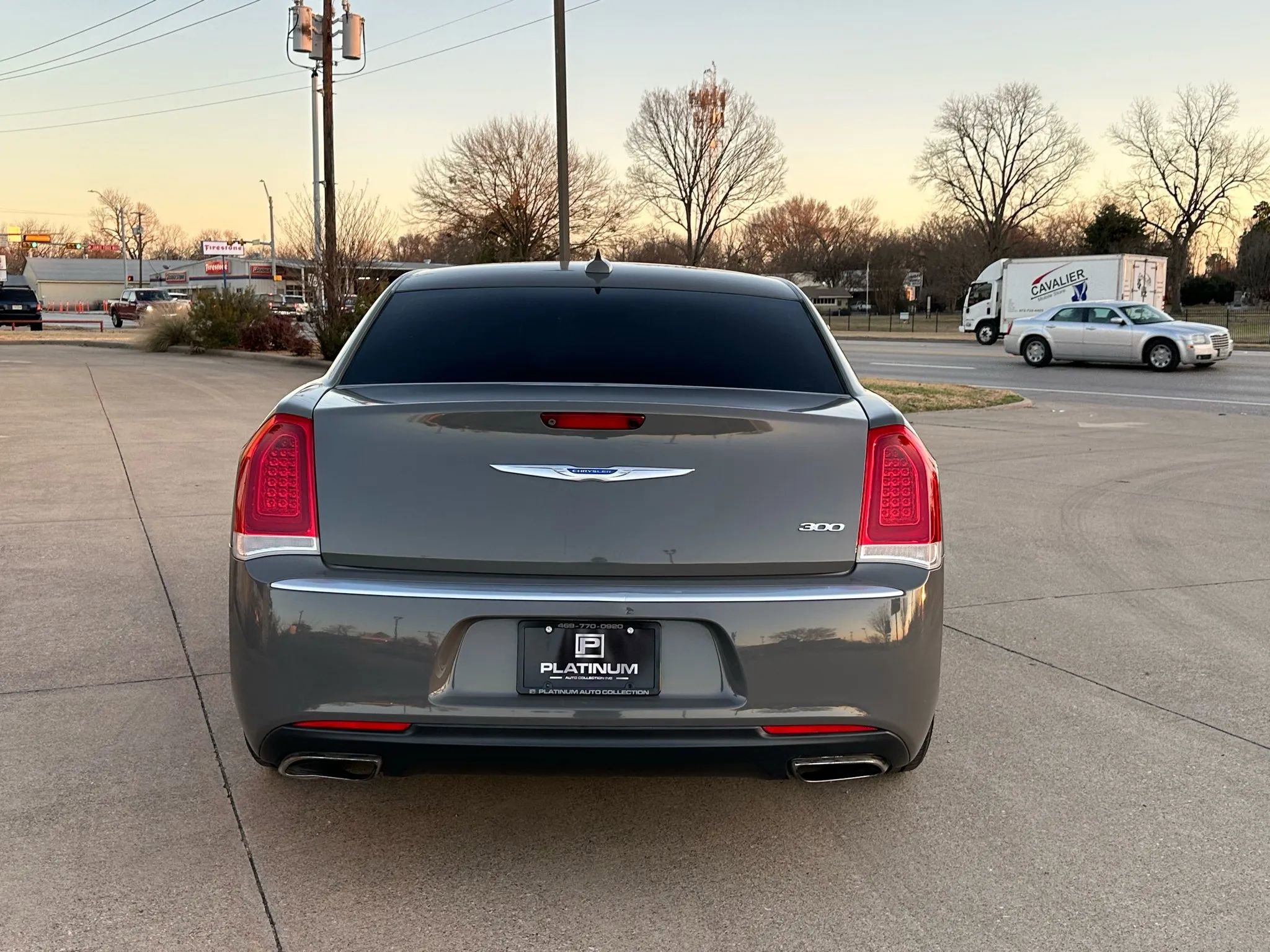 Used 2018 Chrysler 300 Touring w/ Chrome Appearance Package image 4