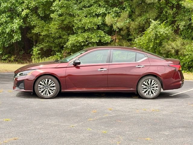 Used 2024 Nissan Altima 2.5 SV FWD image 3