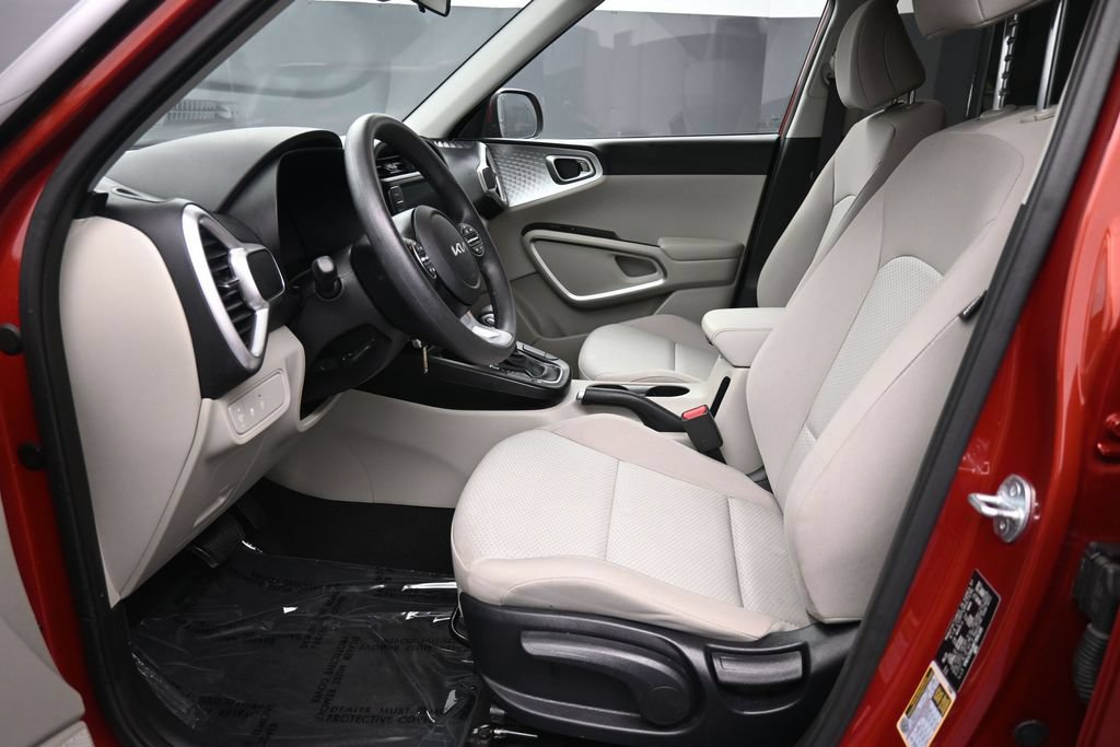 Certified 2023 Kia Soul LX w/ Option Group 015 FWD image 18