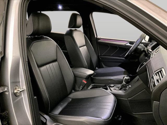 Used 2024 Volkswagen Tiguan SE R-Line AWD/4WD image 7