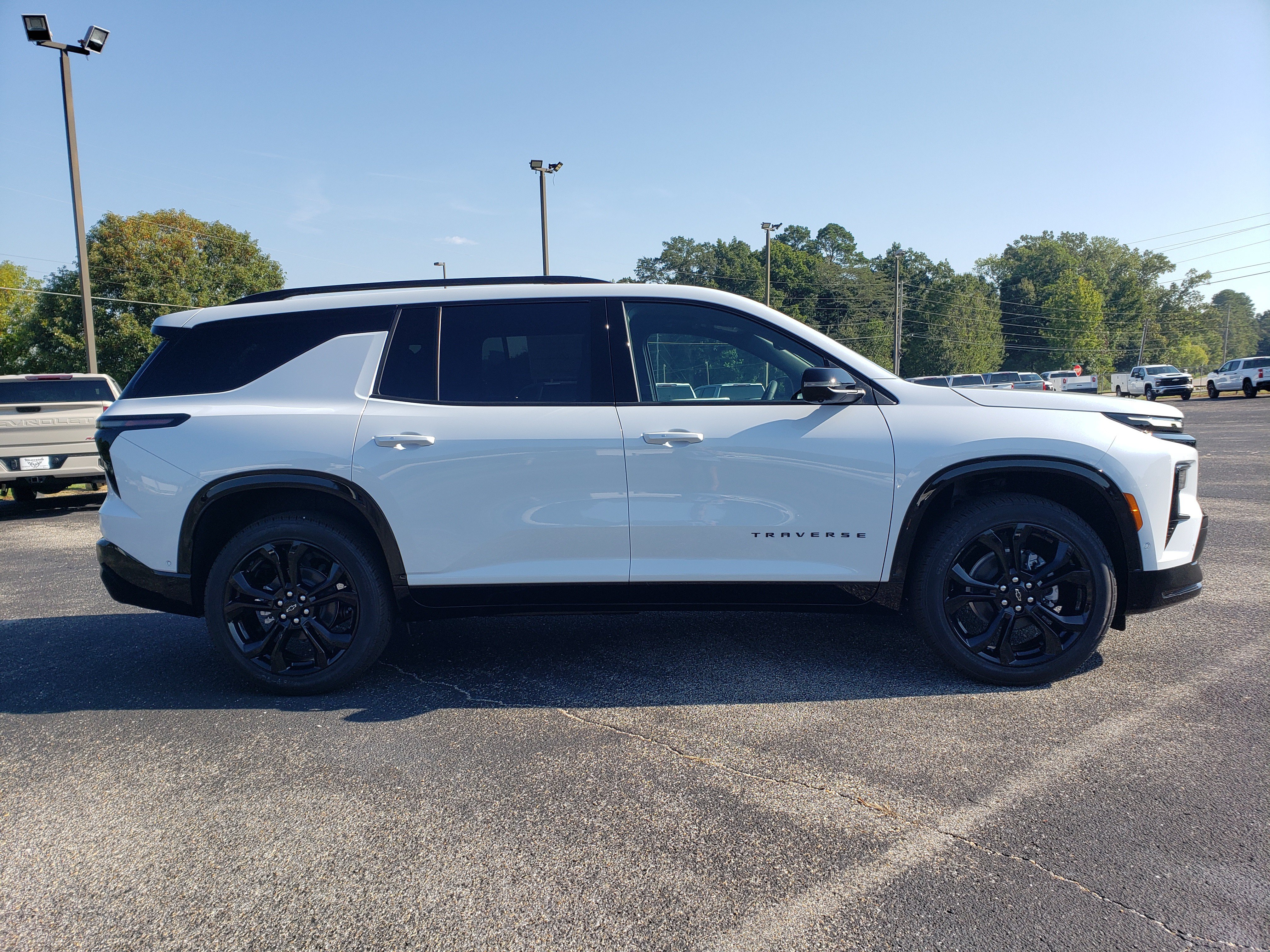 New 2027 Chevrolet Traverse RS w/ LPO, Floor Liner Package FWD image 5
