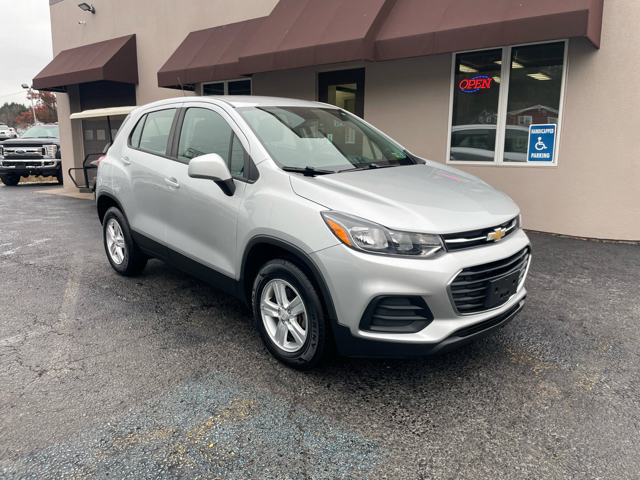 Used 2018 Chevrolet Trax LS AWD/4WD image 3
